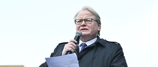 Peter Hultqvist har allt att vinna på att ta till orda