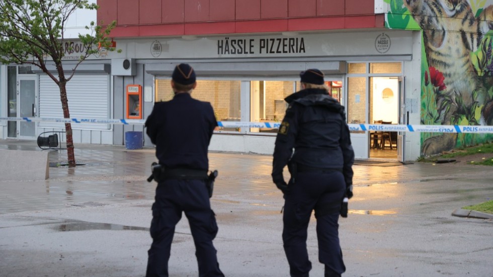 Fyra personer har gripits, misstänkta för att ha varit inblandade i en skottlossning utanför en pizzeria vid Hässle torg i Borås, kvällen den 2 augusti.