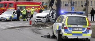 Poliser fördes till ViN efter bilkrock