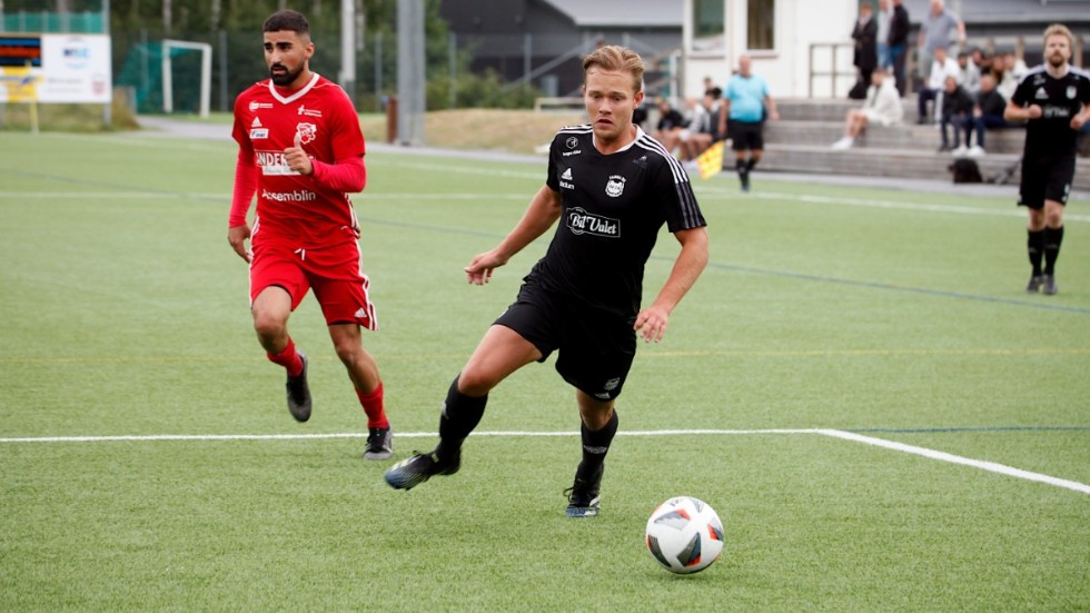 Andreas Johansson spelade sista matchen i Fanna BK i söndags. "Han har haft en stor roll i laget som vi får se till att fylla", menar tränaren Ali Fares inför kvällens match mot Uppsala Kurd på Fanna IP.