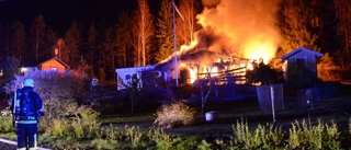 Villa totalförstörd i brand