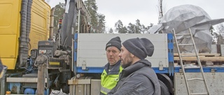 Skulptur föll i backen i Talltullsrondellen