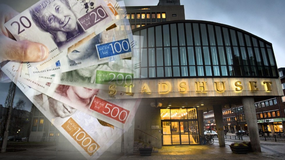 Luleå kommun ska få 920 347 kronor i skadestånd av mannen, som dömts för grov trolöshet mot huvudman. Mannen döms också till fängelse i ett år. 