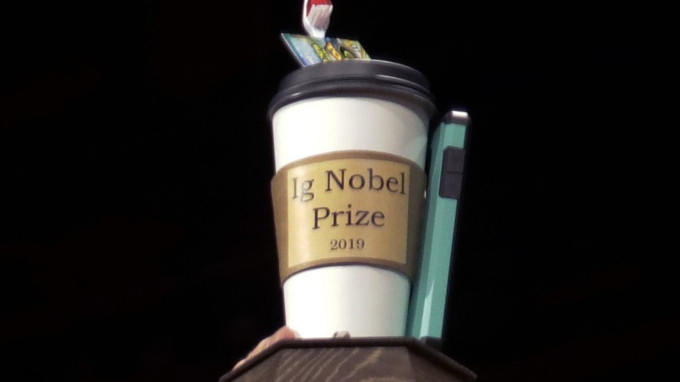 Ig Nobel. Det alternativa nobelpriset som prisar forskningen som ger oss svaren vi inte visste vi behövde.