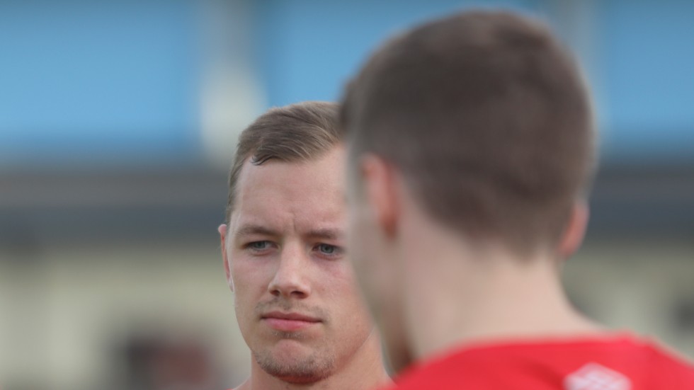 Förra året spelade Caalle Isgren division 4-fotboll med KSK. På onsdagen är han aktuell som startspelare på mittfältet i Värmbols hemmapremiär mot IFK Eskilstuna.