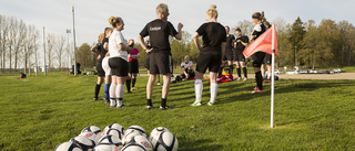 Oviss fotbollshöst med både tvångsnedflyttningar och friplatser: "Gäller att spela till sista matchen"