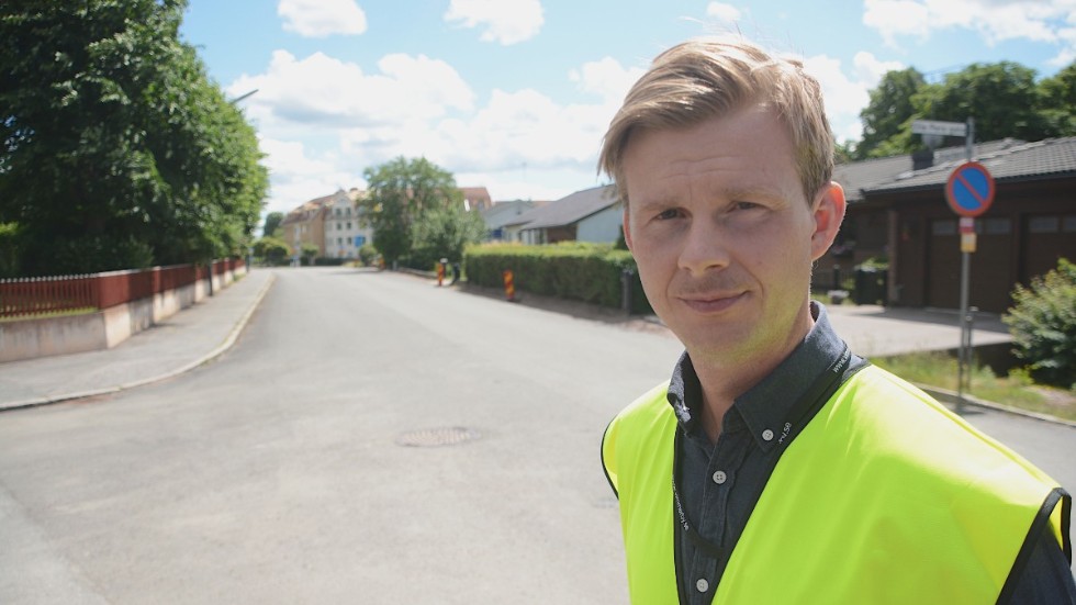 Tommy Dahlgren är kommunens gatuchef. Det närmaste projketet för underhållsasfaltering är Ringvägen, mellan Storgatan och Olle Persgatan.