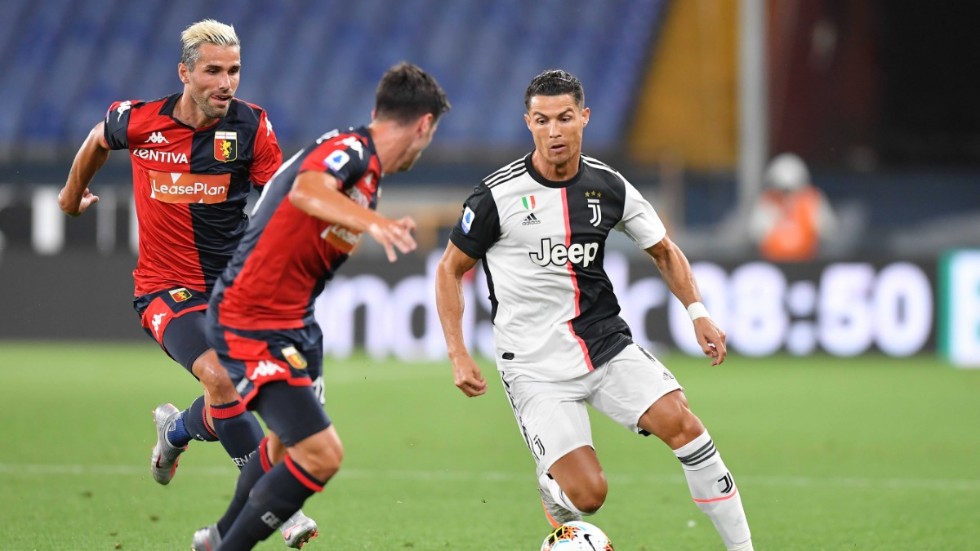 Cristiano Ronaldo, till höger, satte 2–0-målet mot Genoa.
