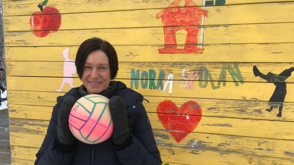 Jobbet. Det är idrott hela livet för Josefin Karlsson. Som förskollärare på Norra skolan i Motala håller hon i gång barnen, med extra idrottstimmar. Hon är också med i Vadstena HF på ett hörn igen. Möt henne i Sportsnack.