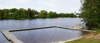 Bokbåk vid badplats vandaliserades