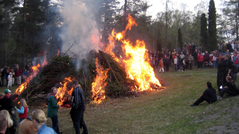 Valborgsfirande vid Åsenstugan i Enköping.