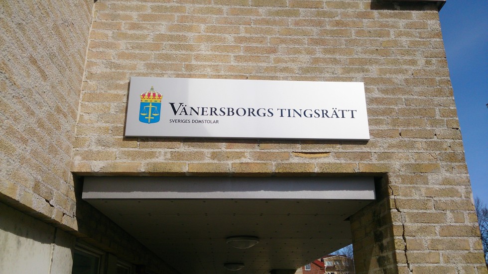 En man åtalas i Vänersborgs tingsrätt misstänkt för att ha utpressat flera personer på miljonbelopp. Arkivbild.