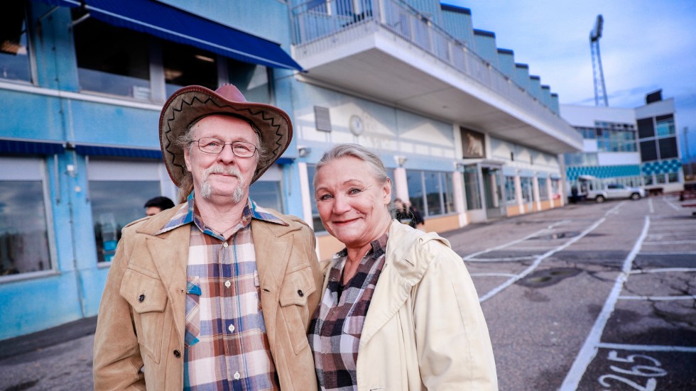 Mats Larsson och Rita Larsson, från Puottaure, medverkar som statister på "Spelskandalen" och har varit med på många filminspelningar genom åren.
