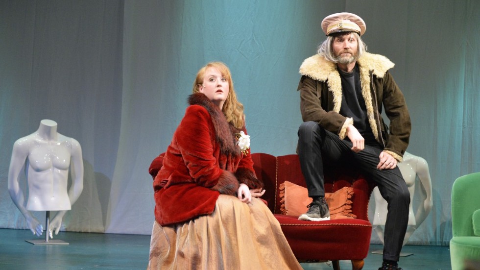 Vilka är era besvikelser? Det fick publiken svara på under livesändningen av Unghästens improvisationsföreställning. Sedan skapade Linda Gustafsson, Niklas Larsson Lirell och David Åkerlund en berättelser utefter publikens svar. 
