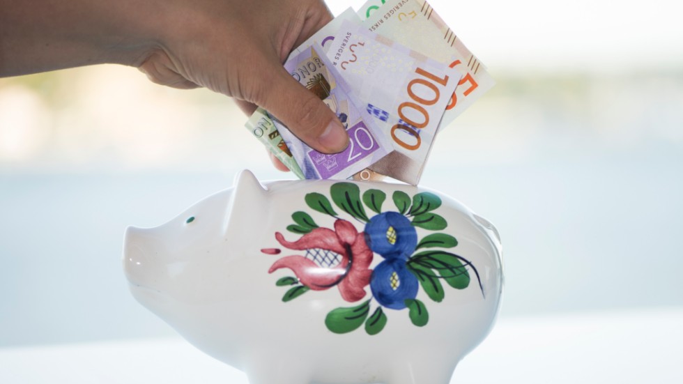Spargrisen och ISK ger båda efter årsskiftet ett skattefritt sparande utan ränta. Men grisen kan få se sig slagen om bankerna agerar.