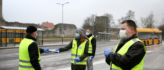 Gotland först i landet med munskyddsvärdar vid bussen