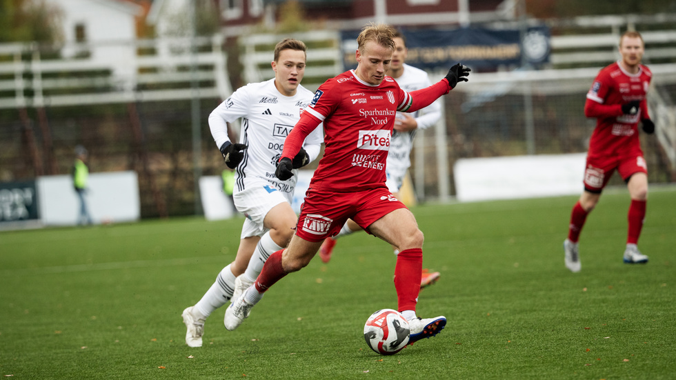 När Piteå IF mötte FBK Karlstad omsattes miljontals kronor runt om i världen på matchen i den svenska tredjedivisionen.