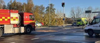 Köer och böter efter att två bilar krockat i korsningen