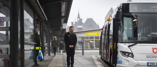 Bussar och spårvagnar i Östergötland stannar för att hedra offren