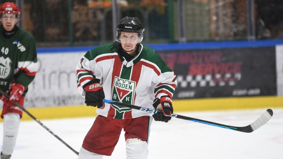 Lennart "Lillen" Lindström, drygt 74 år. Blev den äldsta hockeyspelaren i Sverige då han spelade drygt 13 minuter i matchen mellan Bodens IK och Maif.