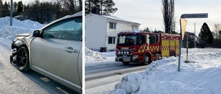 En person med ambulans till sjukhus efter krock i Ursviken