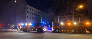 Stort pådrag efter brand i industrilokal