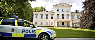 Greps med kniv vid Haga slott – åtalas