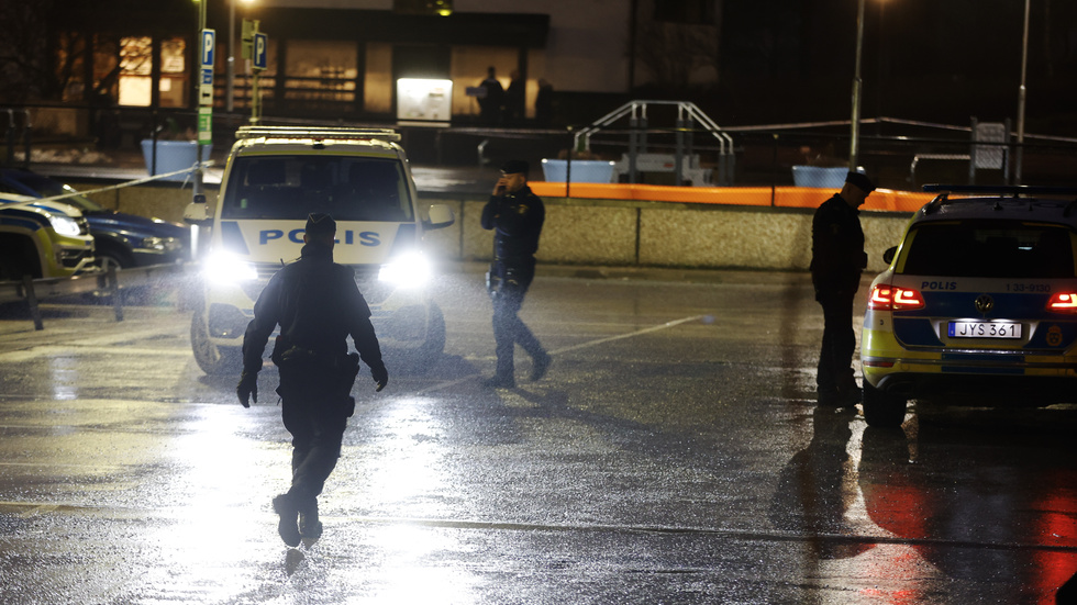 Stort polispådrag i norra Stockholm där en person sköts till döds på onsdagen. Enligt flera medier är den mördade släkting till Rawa Majid. 
