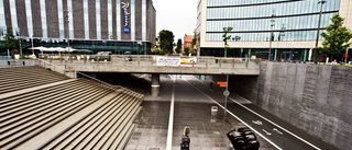 Man biten på stationen