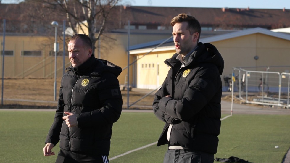 Jimmy Svensson, till höger, tränare i Västerviks FF menar att hans lag gjorde "på det stora hela en bra match" mot Högsby.