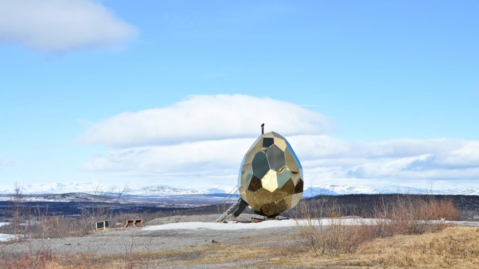 Solar Egg på sin första plats vid Luossabacken. Nu kommer bastuägget tillbaka till Kiruna inom kort. 