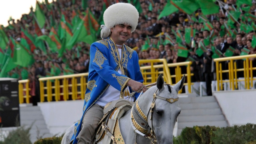 Turkmenistans president Gurbanguly Berdymuchamedov (på bilden) lämnar över presidentmakten till sin son. Berdymuchamedov den yngre tycks inte vara lika benägen att visa sig på styva linan som sin far. Arkivbild.