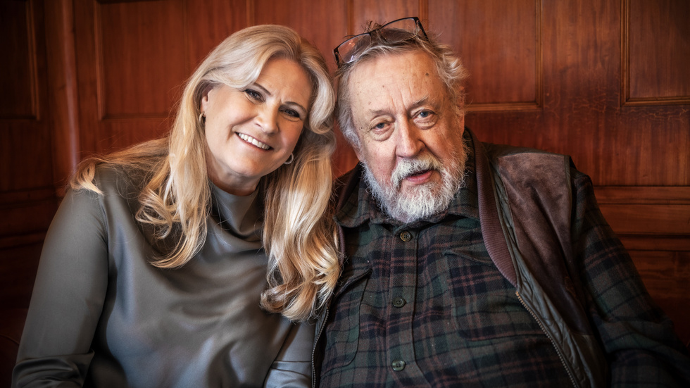 Camilla Kvartoft och Leif GW Persson gör comeback tillsammans i SVT efter sex år. Pressbild.