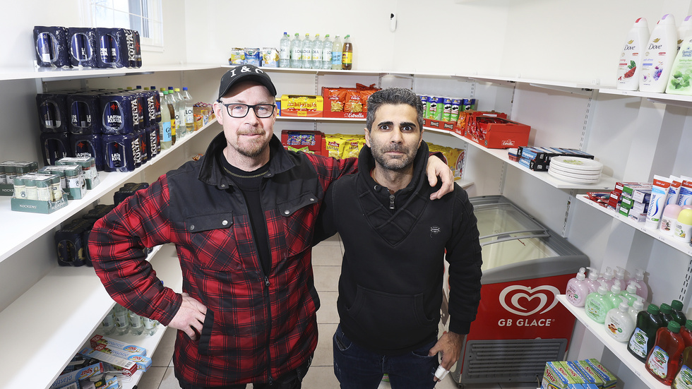 Johan Ikonen bor ett par kilometer från Örsta och har blivit stammis på Majid Pishvaeis vägkrog. Han stannar gärna till för att växla några ord eller ta något att äta.