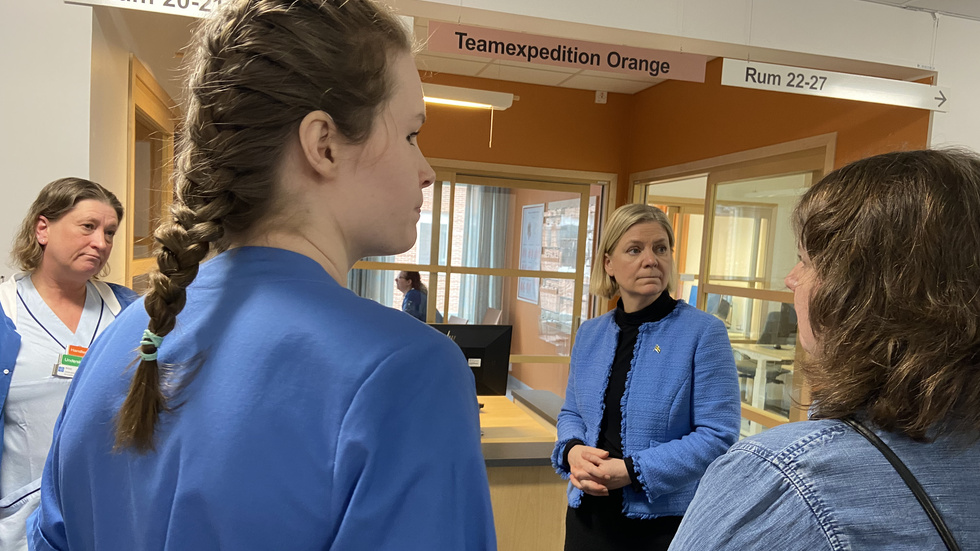 Den överhängande känslan på Vrinnevi är oro inför varslet, berättar personalen för Magdalena Andersson (S).