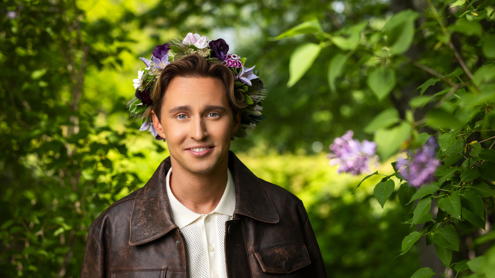 Skådespelaren Hampus Nessvold är först ut av årets Sommarvärdar i Sveriges Radio. Pressbild.