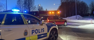 Två personer fördes till sjukhus efter krock på Järnvägsleden