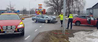 Två personer till sjukhus efter krock