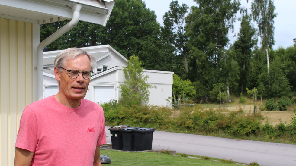 Lars Karlsson vill ha bättre internet. Han tycker inte att han bor ute på vischan där internetet ska behöva vara dåligt. "Vi bor ju bara 3 kilometer från stan".