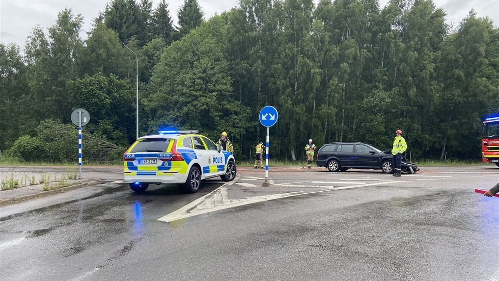 Två bilar inbladade i en trafikolycka utanför Borensberg.