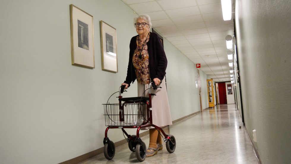 Kerstin trivs utmärkt i lägenheten i Boliden. 