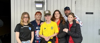 Alwa, 15, har tre tumörer – bär fotbollströja i kampen mot cancer