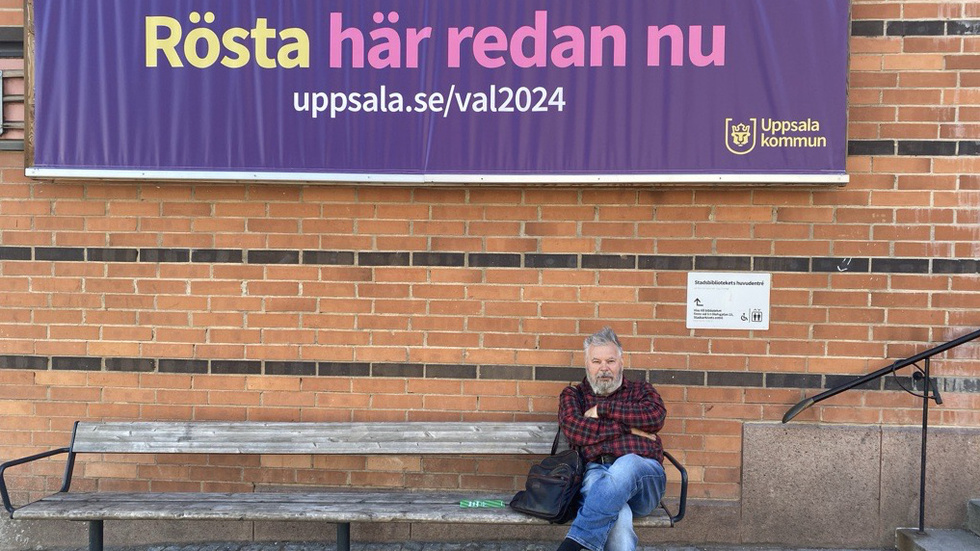 Först på plats för att förtidsrösta på Stadsbiblioteket var Bo Ekman.