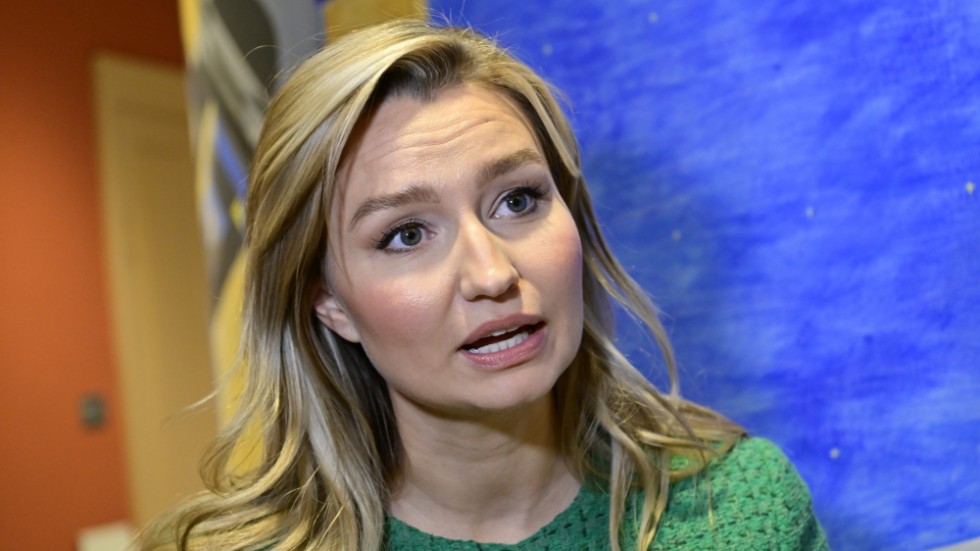 Nuvarande regering har valt att förlänga stödet fram till årsskiftet för att, som Ebba Busch sa häromveckan: ”stötta ekonomiskt utsatta familjer i denna svåra tid”. Det Ebba Busch glömde säga var att något helt annat gäller för barnfamiljer med försörjningsstöd, skriver Malin Östh (V) och Patrik Wåtz (L).