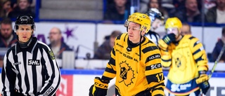 Efter gårdagens matchstraff: Pär Lindholm stängs av – missar heta rivalmötet mot Luleå 