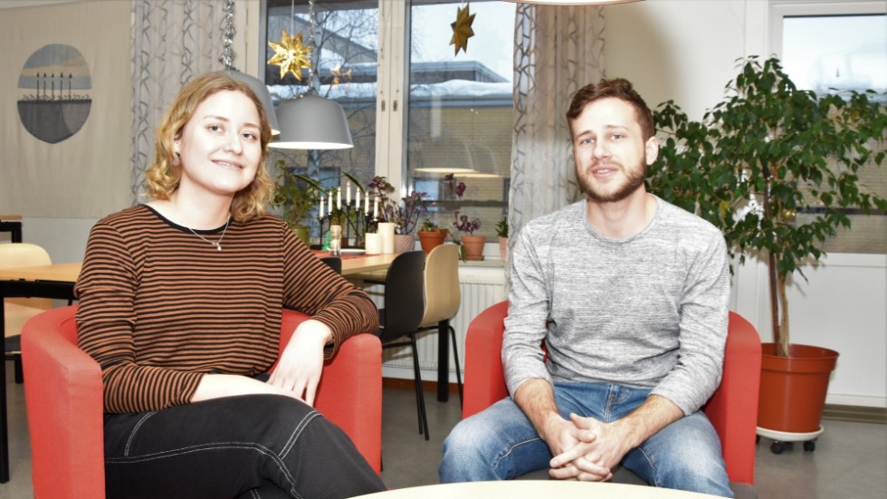 Byggnadsantikvarierna på Norrbottens museum Kristin Lång och Marcus Bengtsson vill att hela brandstationen bevaras, i alla fall det ståtliga slangtornet.