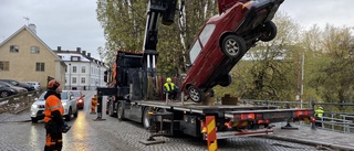 Det stora lyftet – den röda Saabens färd mot Strömmen 