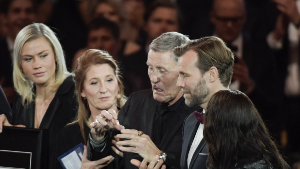 Börje Salming tog emot NHL:s Hederspris tillsammans med fru Pia och barnvid Tidernas hockeygala. Arkivbild.