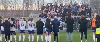 Här firar IFK tillsammans med klacken efter vinsten mot Lidköping