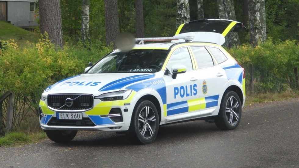 Polisen på plats i Luddingsbo efter inbrottet.